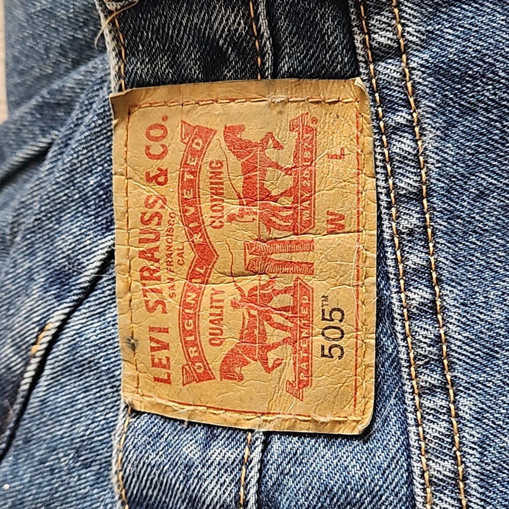 Levis 505. 46x30 medium wash
